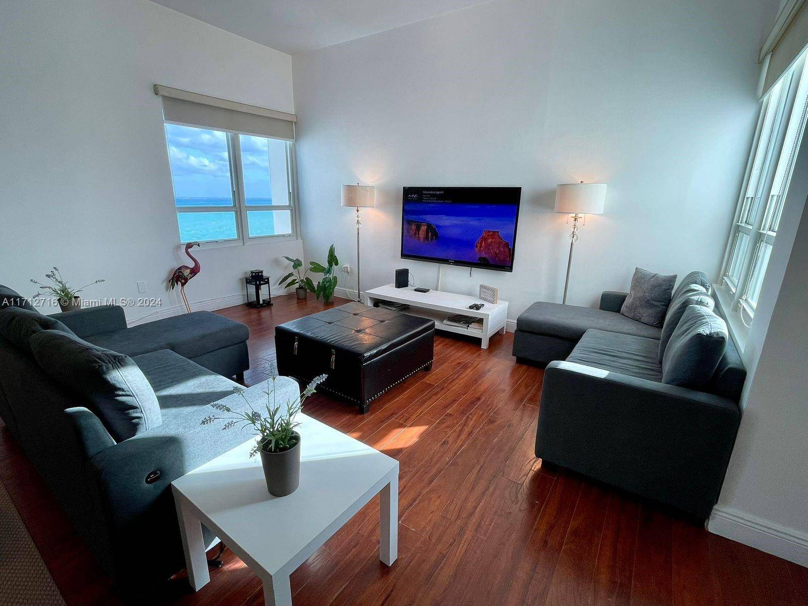 Amazing penthouse in a Condo Hotel Airbnb approved with breathtaking views of the ocean and Miami Bay.