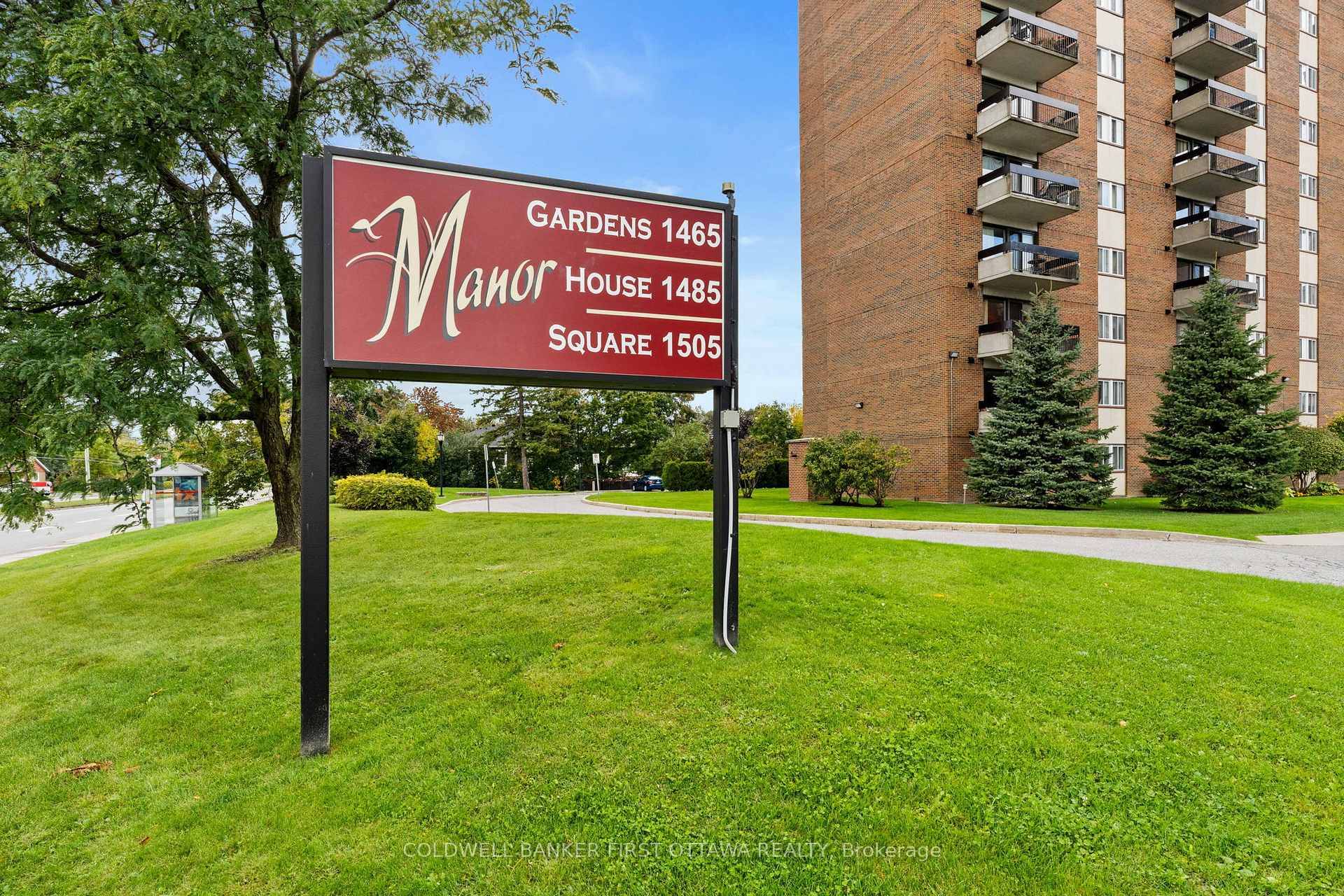 Welcome to Manor Square, a well managed building offering comfort amp ; convenience in a central location.