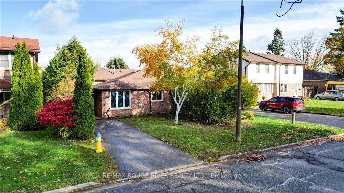 Ready for move in, this upgraded semi detached bungalow backsplit is located in a fantastic neighborhood, ideal for first time buyers and those looking to downsize.