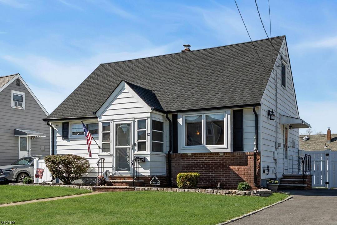 Sitting in the middle of Overhill Rd, a private dead end street in Belleville, you will find this 3 bed, 2 bath, 1, 400 sq ft cape, ready for new ...