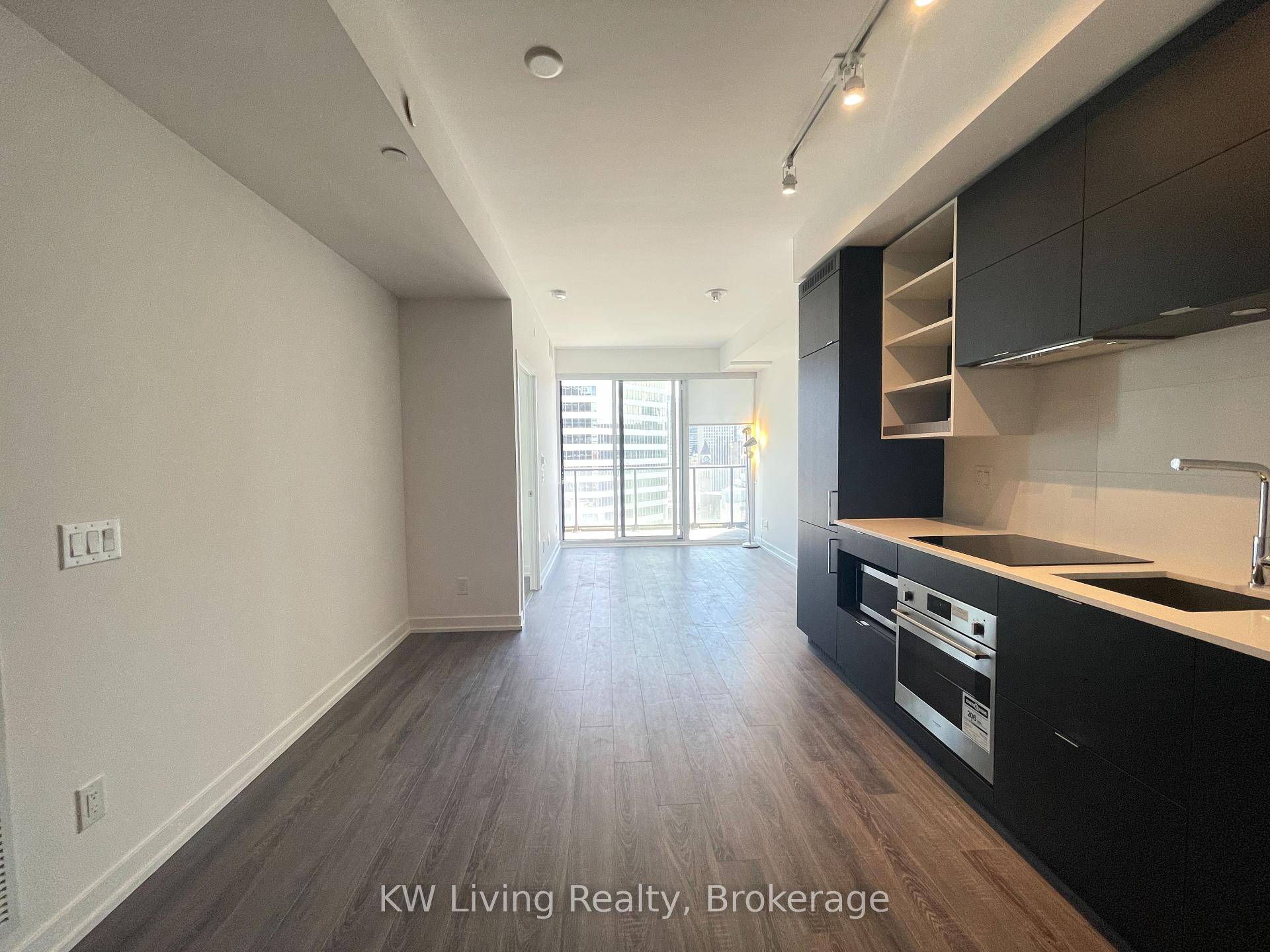 Welcome to this 2 Bedroom amp ; 2 Bath Condo, Located In The Heart of Downtown Core.