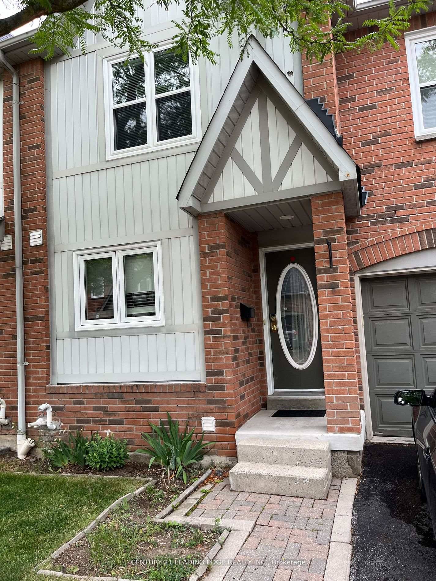 Rental Prime Erin Mills Location, 2 story Townhouse W Finished Basement with 3 pcs, Washroom.