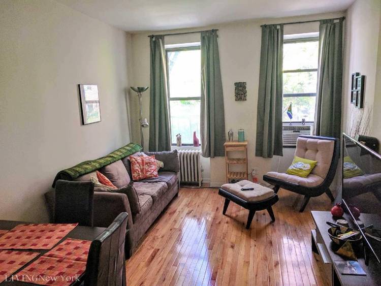 Renovated wing two bedroom located on 90th Street between Park and Lex.