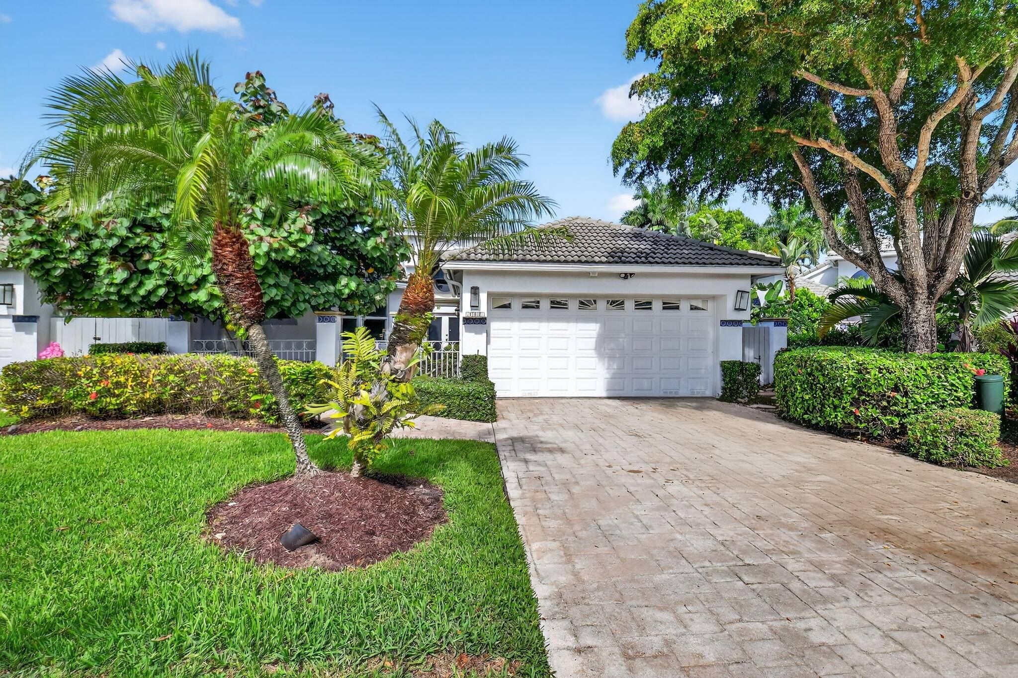 Welcome to your private oasis in the prestigious village of Fairway Bend, located within the award winning Broken Sound Country Club.