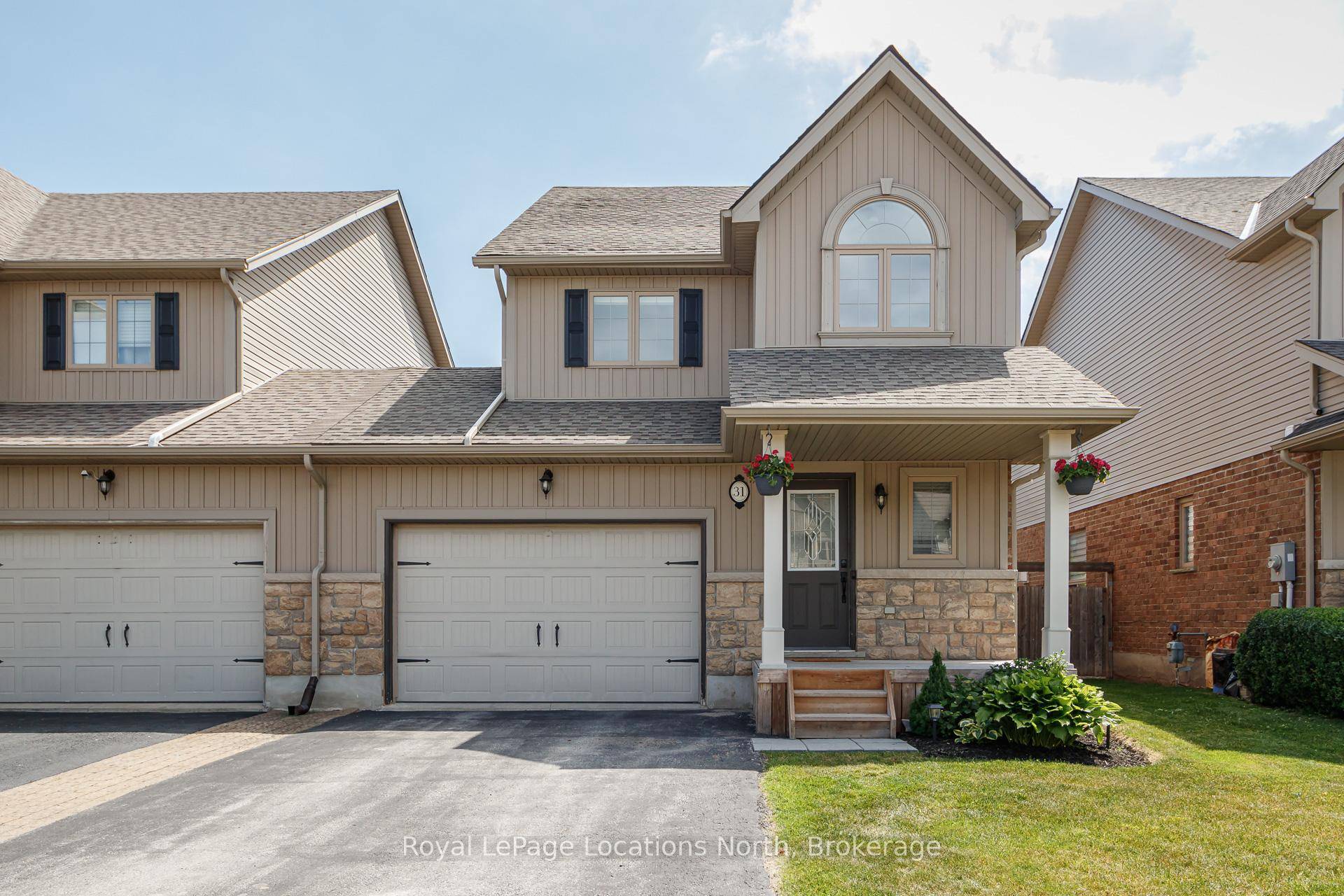 Bright and Spacious 3 Bedroom home in desirable Creekside !