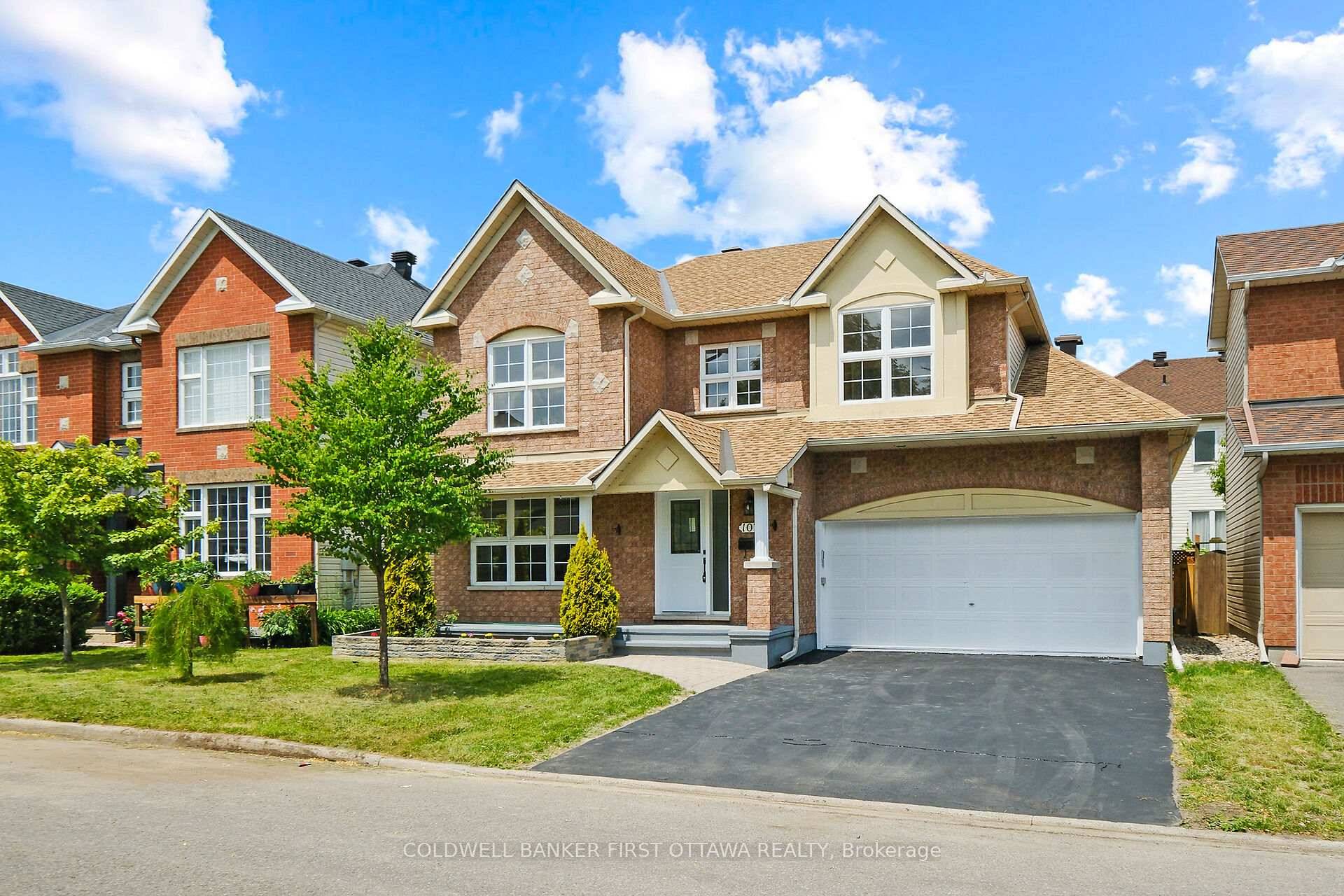 Welcome to 107 Columbia Avenue Popular Minto Sonoma Model Located just Steps away from Public Transit, Walking Distance to Shopping and Close to Schools !