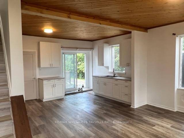 Enjoy This 3 Spacious Bedroom Home.