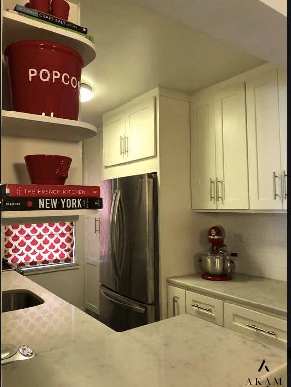 This extra large one bedroom has a beautifully renovated kitchen and bath and is ready for move in.