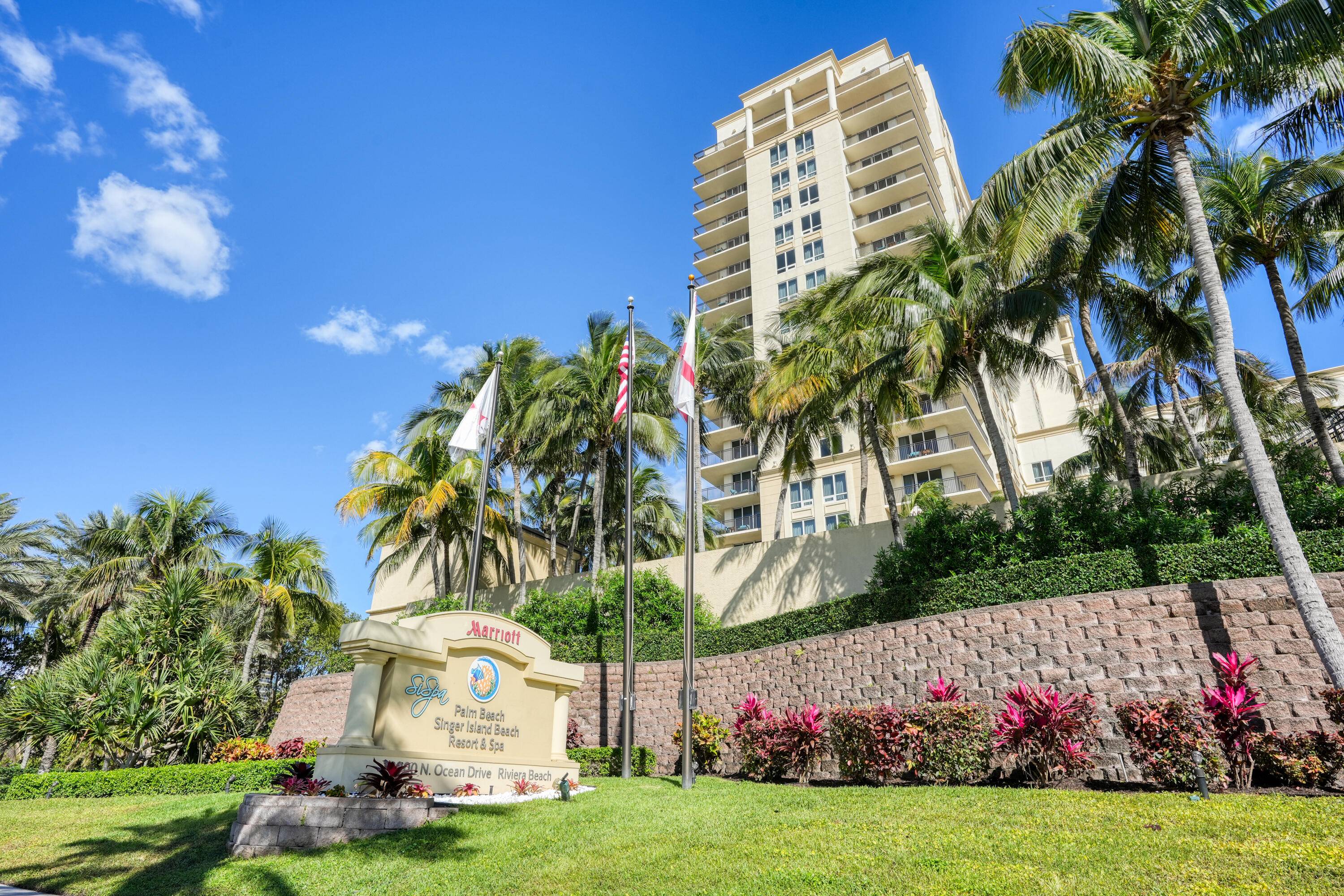 Discover unmatched oceanfront views at the Resort at Singer Island Hotel and Condo.