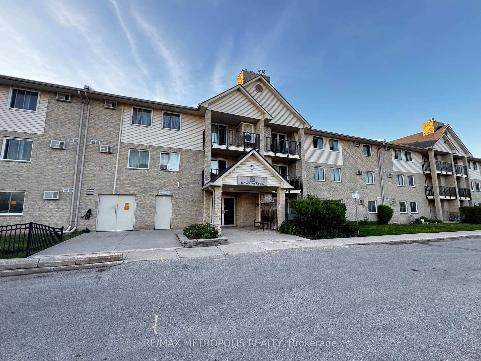 Looking for a cozy, well located condo in London ?