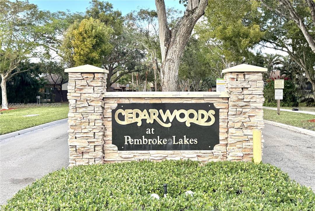 Here is your chance to own in the wonderful and tranquil community of Cedarwood in Pembroke Lakes.