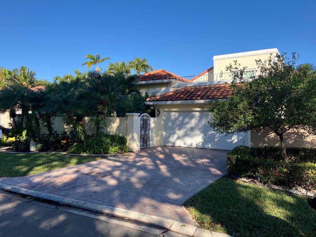 Turnkey 3 bedroom, 2. 5 bath single family home located in a gated waterfront community just moments from downtown and pristine beaches.