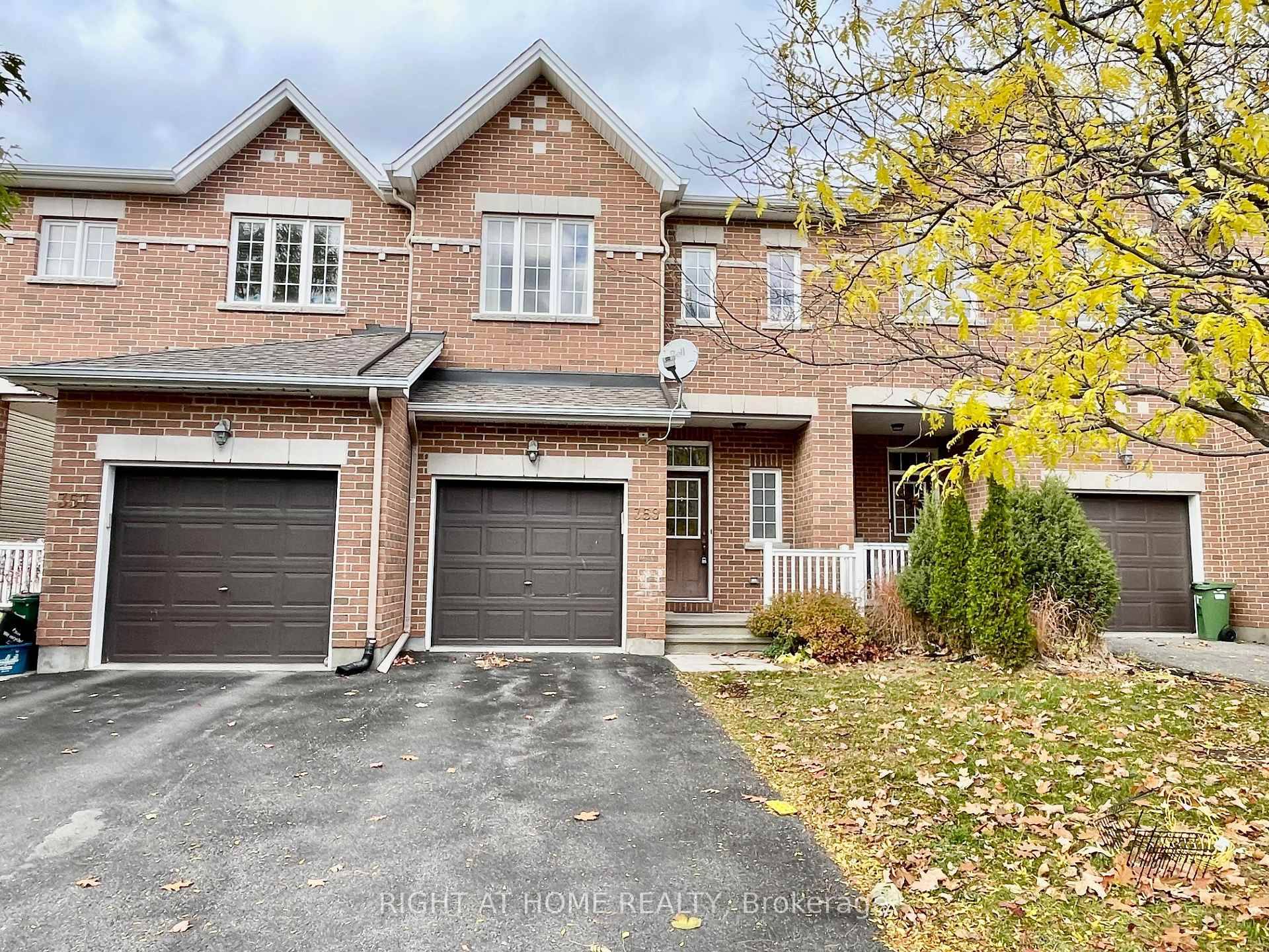 Welcome to this beautiful and well maintained 3 bed, 3 bath townhome located in the highly desirable Bridlewood, Kanata.