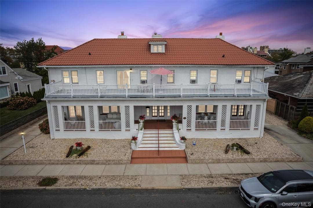 A Rare Piece of Long Beach History Just Off the Ocean Built in 1906, this iconic Colonial is one of Long Beach s original homes and today, it stands as ...