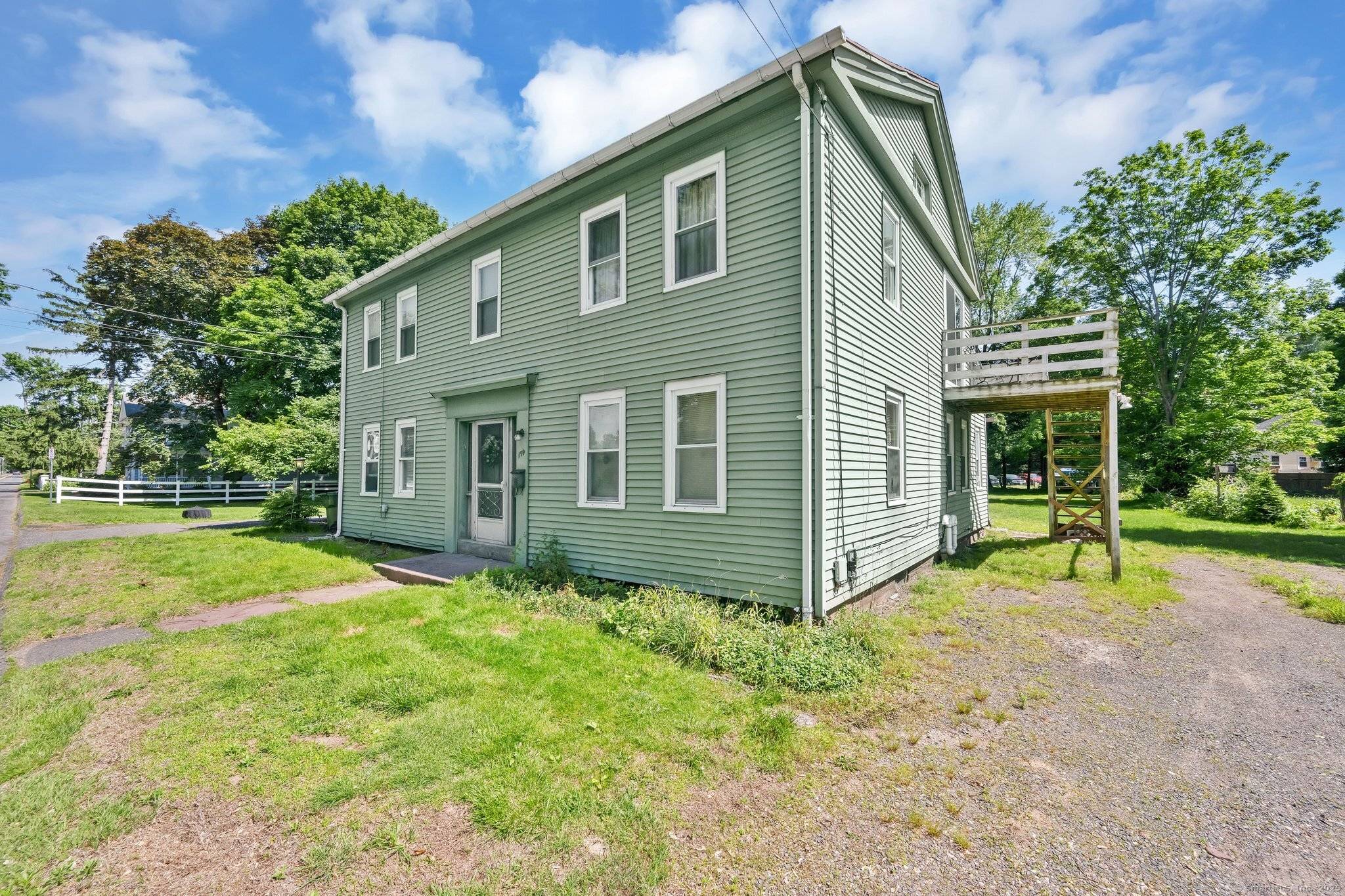 Phenomenal 3 Family investment property in the center of Glastonbury !
