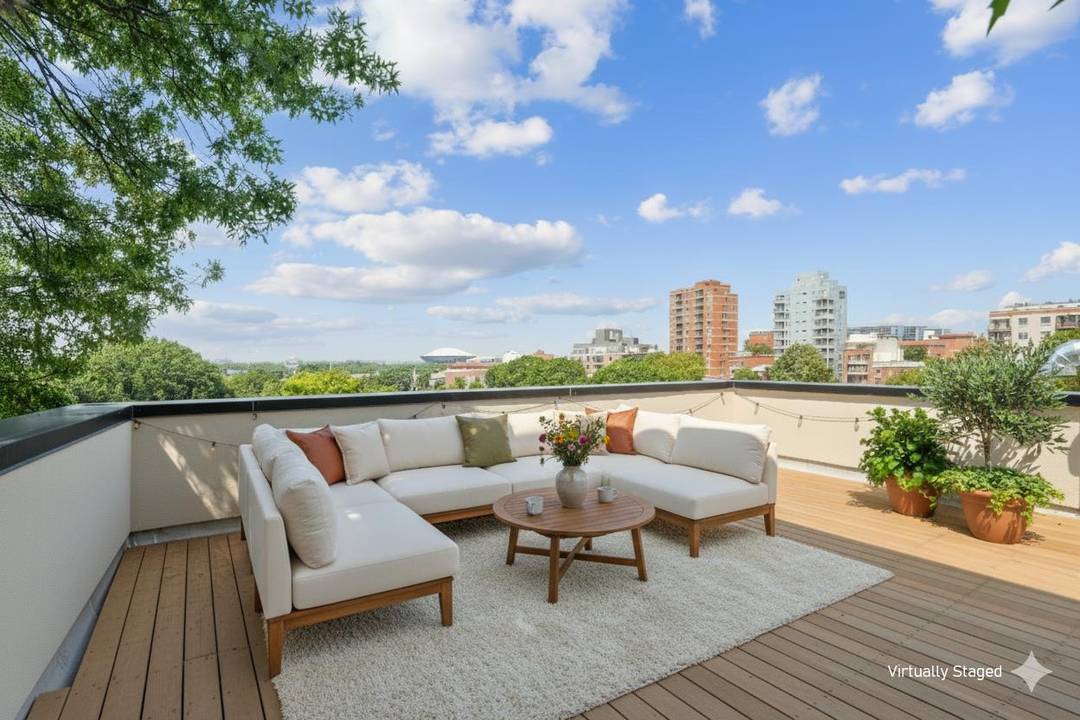 PRICE REDUCED ! IMMEDIATE OCCUPANCY !