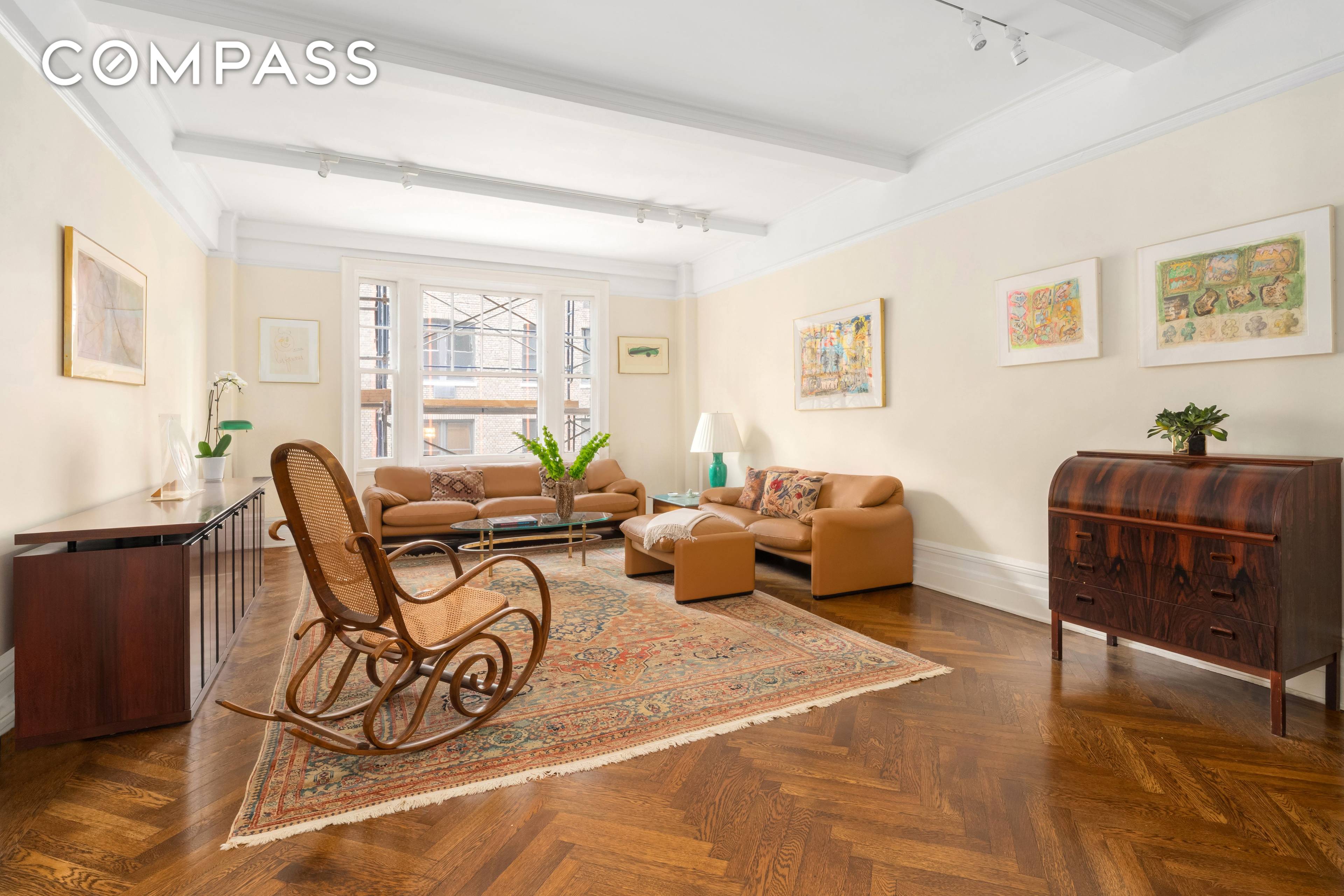 Residence 5B at 103 East 84th Street is a tastefully renovated three bedroom blending the timeless elegance of Emery Roth architecture with classic finishes.