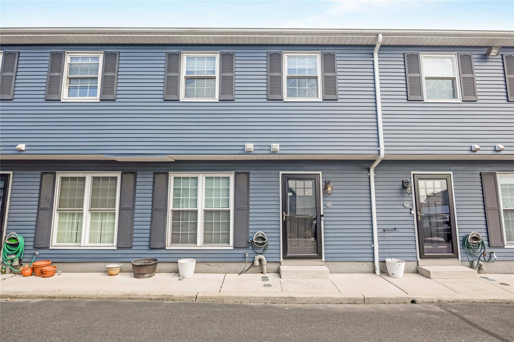 Showings must be made through Showing Time with at least 24 hours notice.