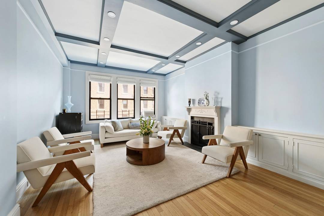 Welcome to this stunning and bright, turn key pre war classic seven.