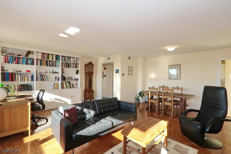 Discover effortless downtown living in this sun drenched 2 bed, 2 bath condo in the heart of Summit.