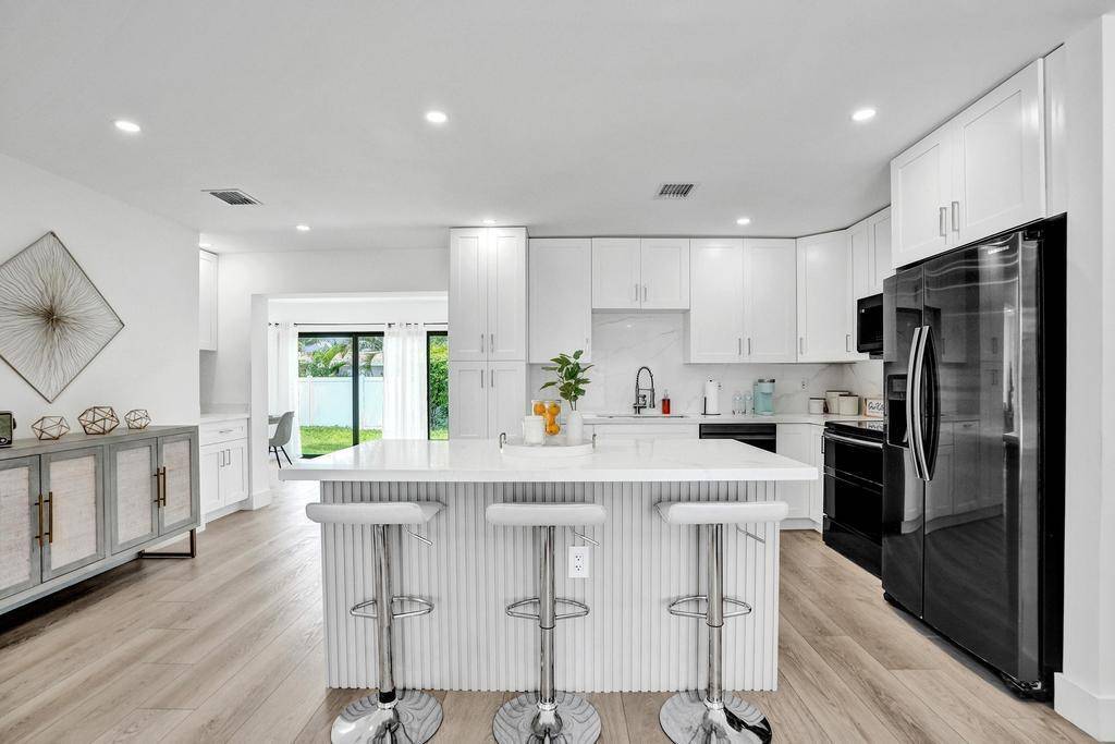 Coastal Beauty in Sunny South Florida !