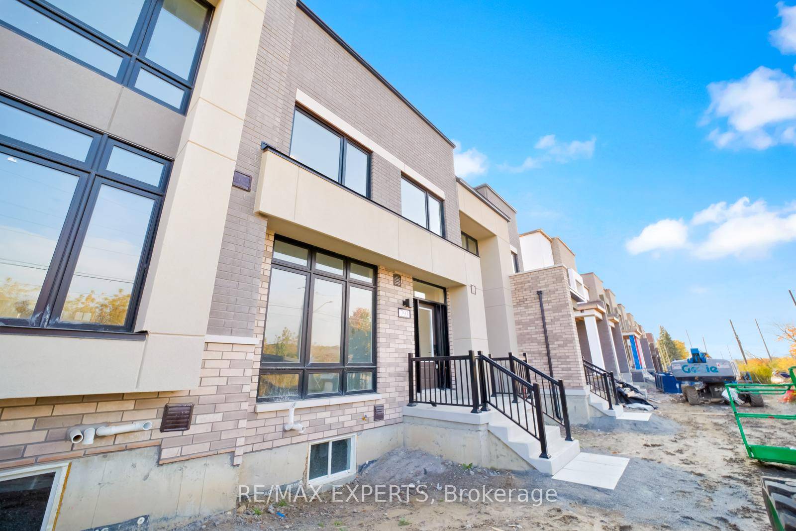 Welcome to 793 Conlin Rd E, Oshawa a stunning 3 bedroom, 2.