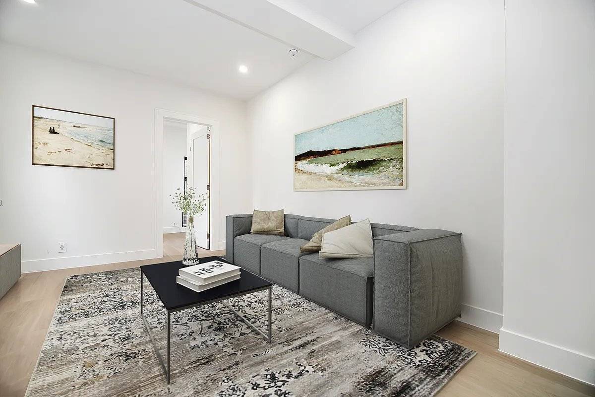 TRUE 1BR WITH LARGE COMMON SPACE AND IN UNIT WASHER DRYER !