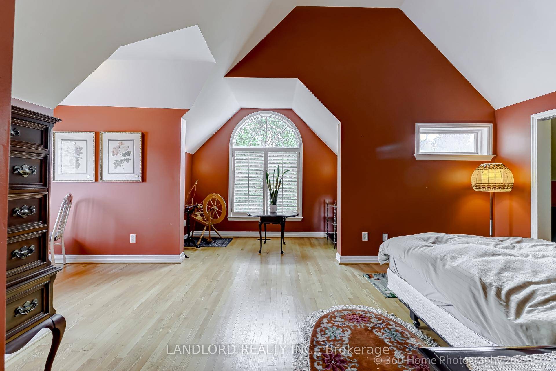 Multi generational living in the heart of Willowdale.