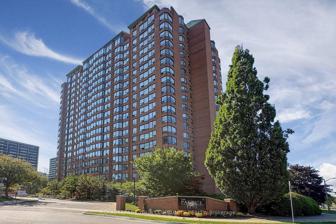 Spacious 3 Bedroom Solarium Condo with Stunning Views in the Heart of Burlington.