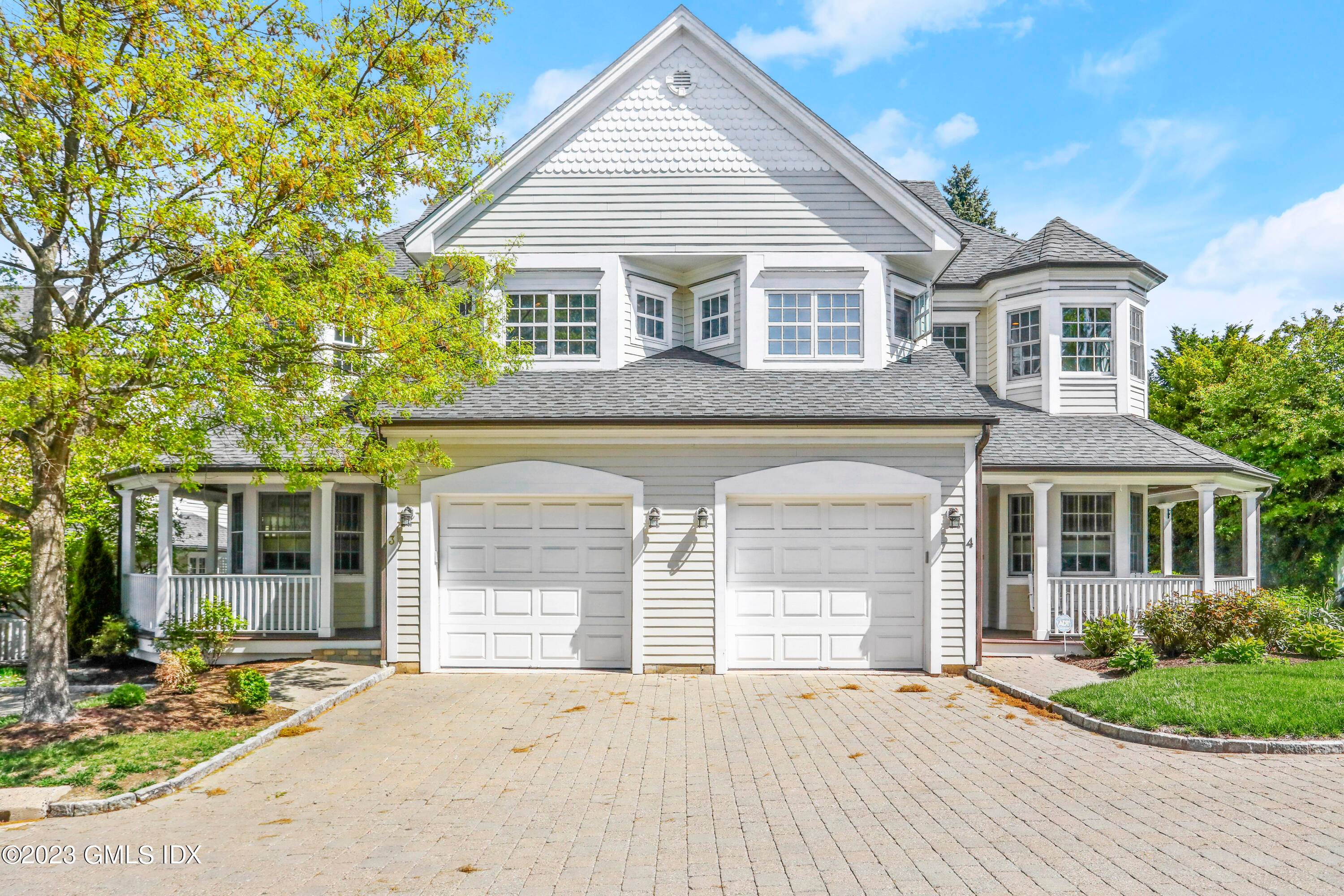 This 2 bed 2. 5 bath townhouse is perfect for those looking for a fully furnished, turnkey home.