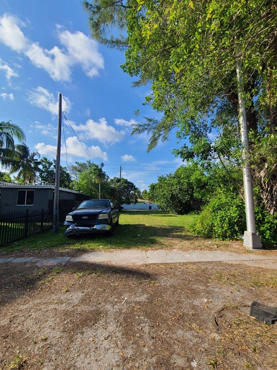 Fantastic opportunity to own an empty lot in the desirable location of North Miami Beach.