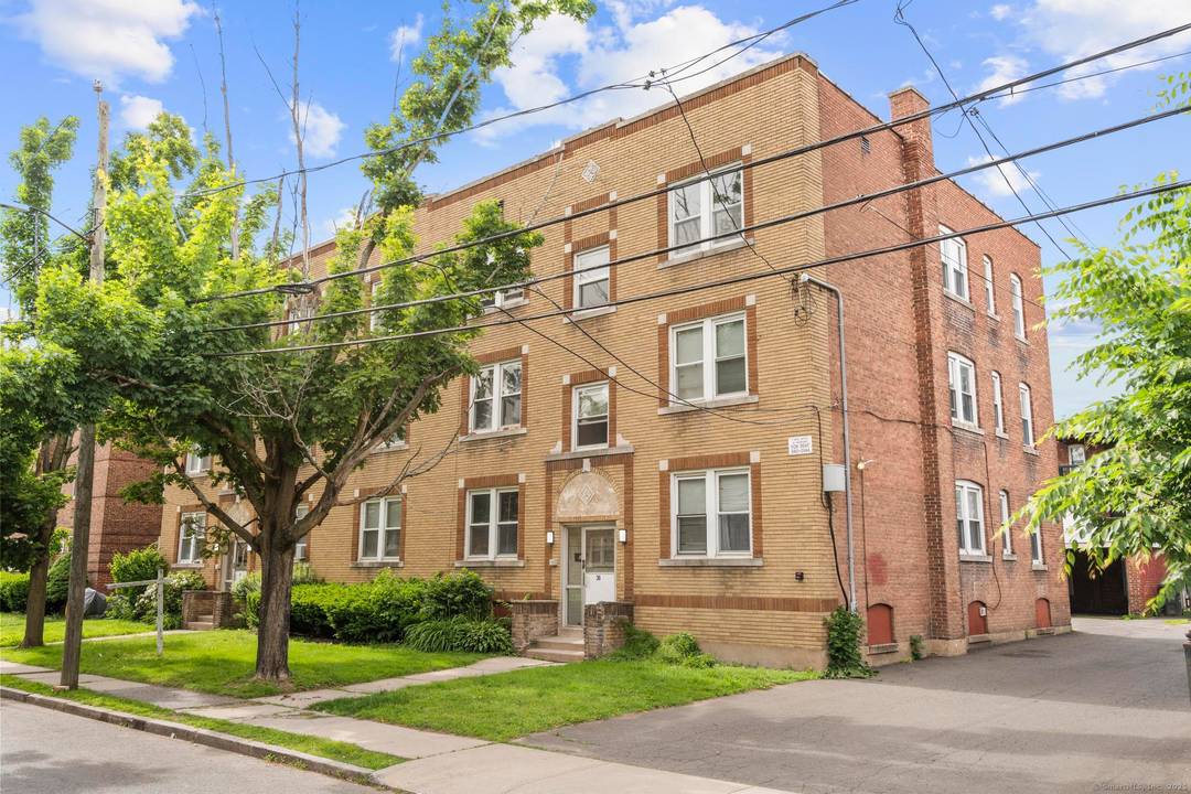 Well maintained 12 unit multifamily investment opportunity located in Hartford's Barry Square neighborhood, just minutes from Hartford Hospital and Connecticut Children's Medical Center.