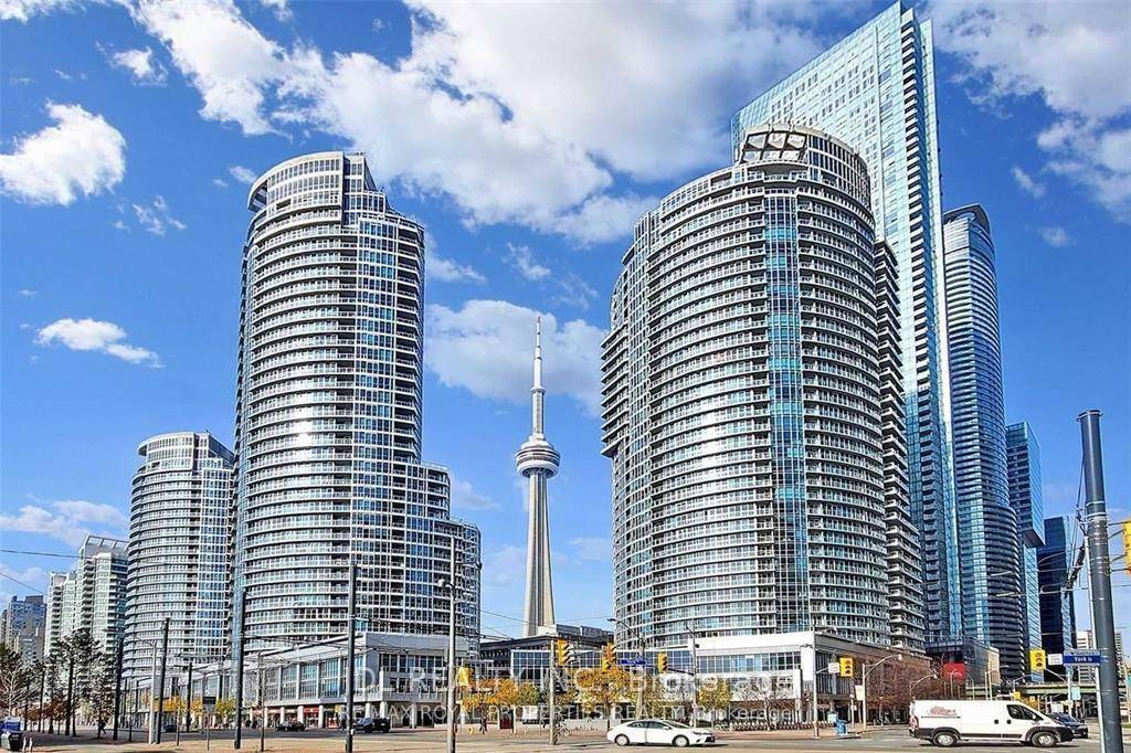 Bright and spacious 1 bedroom Waterclub condo located at the heart of Toronto Harbourfront with floor to ceiling southeast facing windows overlooking picturesque Love Park and the harbour, open concept ...