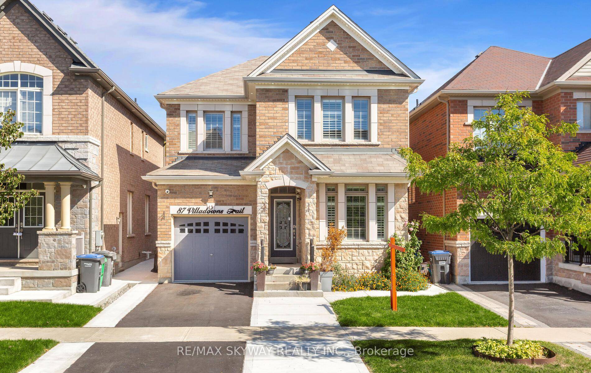 Welcome to 87 Villadowns Trail Regal Chest Homes in A highly Desired Neighbourhood of Brampton Original Owner residence that meticulously maintained, well organized amp ; well kept, featuring separate living ...