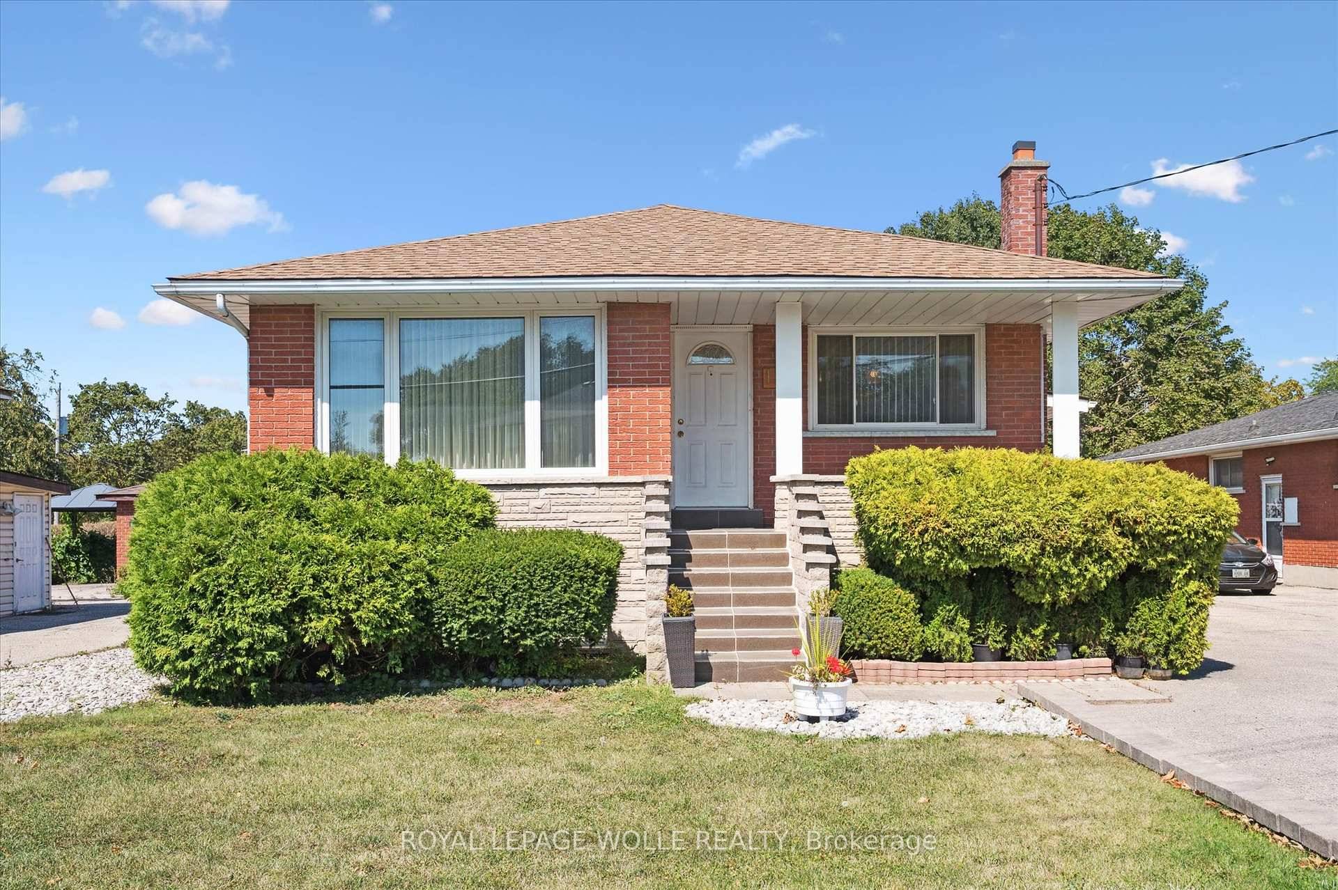 LEGAL DUPLEX. Perfect for families, investors, or those seeking extra income !