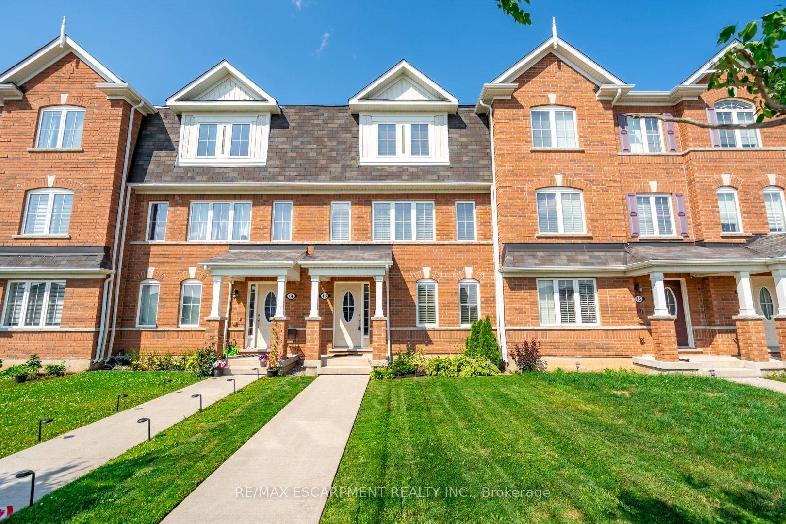 Discover incredible value in Waterdown with over 1, 700 square feet of living space and a double car garage !