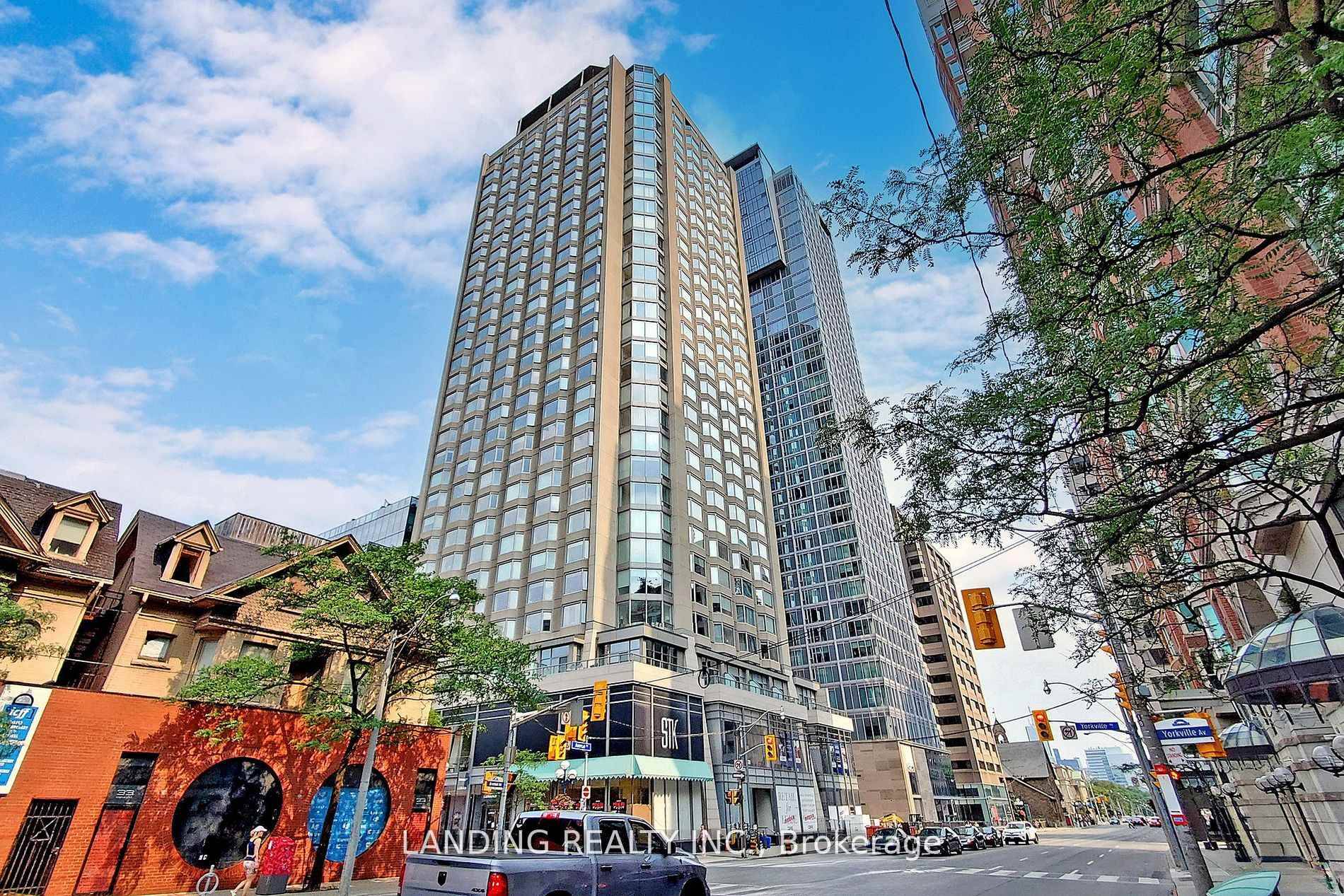 Fully Furnished Luxury Suite In The Heart of Yorkville.