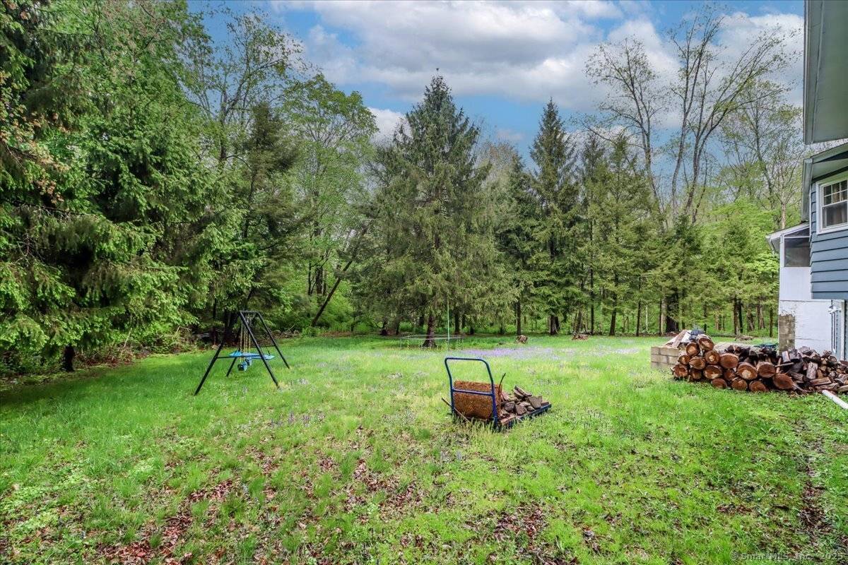 This split level home is located in a desirable neighborhood on a peaceful cul de sac, featuring a private, spacious yard that's great for play, pets, and relaxing outdoors.
