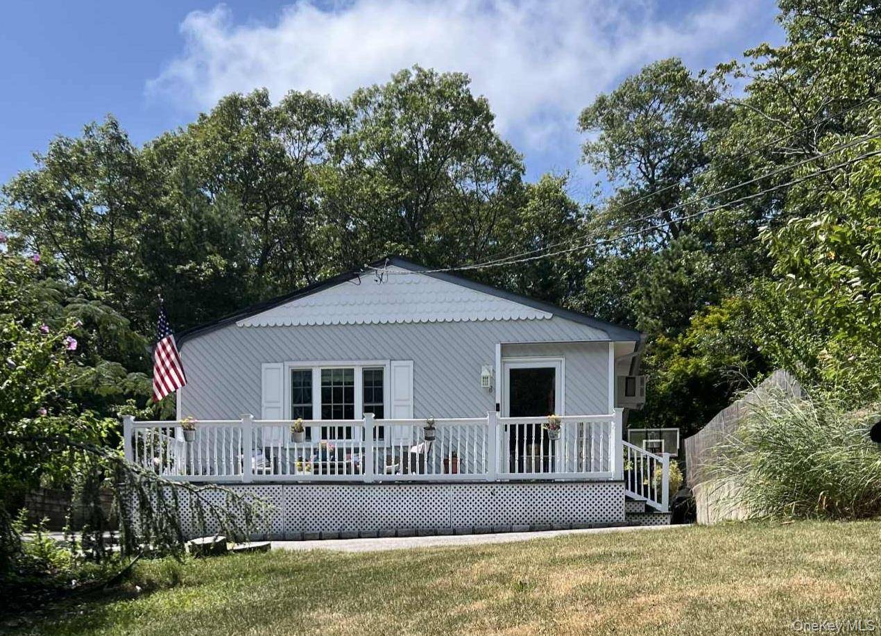 Come see this cute and cozy 3 Bedroom, 2 Full Bath with a Living Room, Dining Room and Eat in Kitchen.
