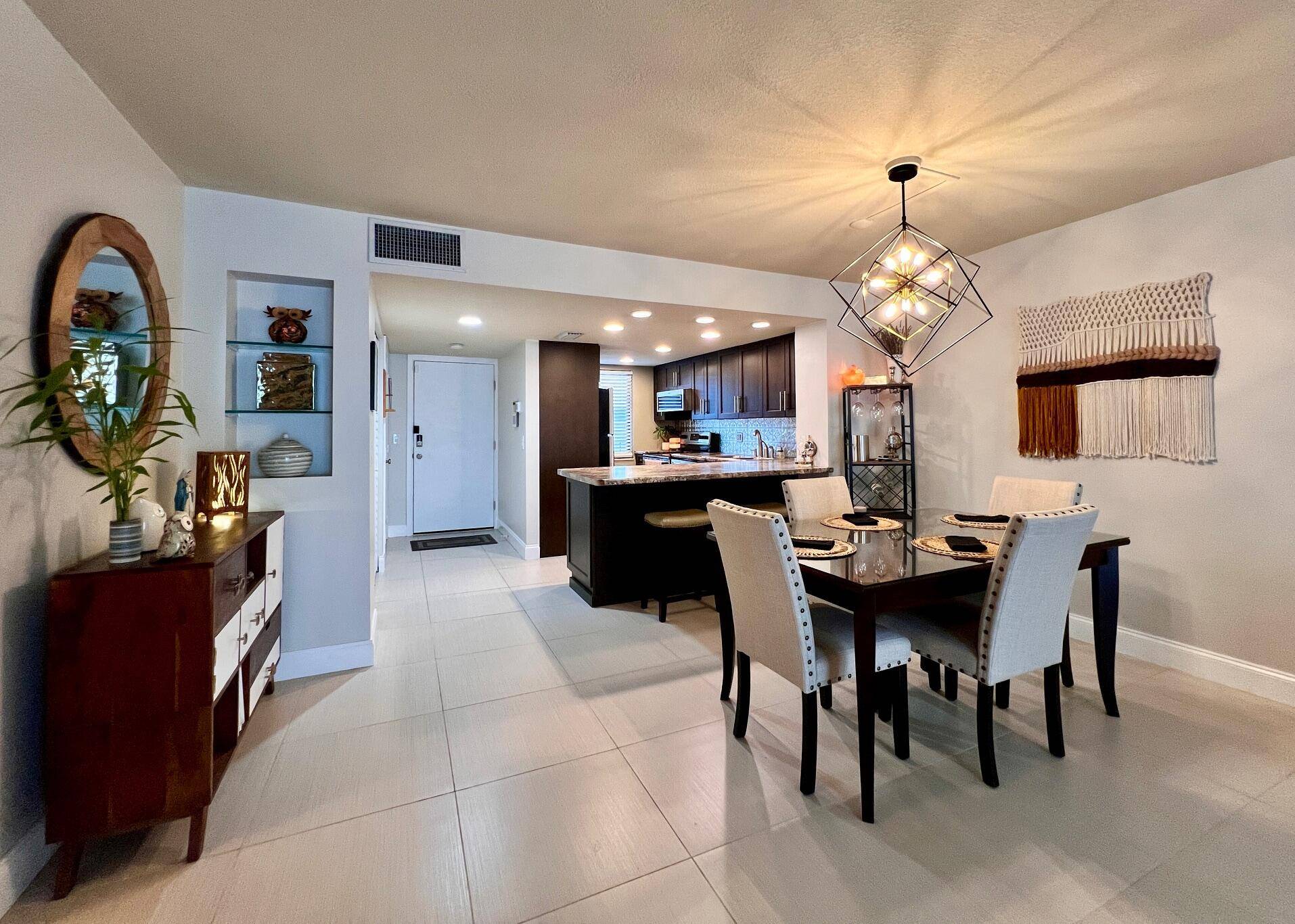 Gorgeous Spacious Updated Penthouse Condo With Lake Views !