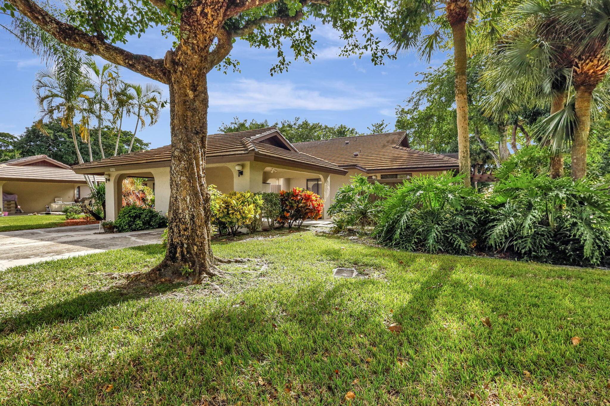 Welcome to Banyan Springs, GATED vibrant 55 active community !