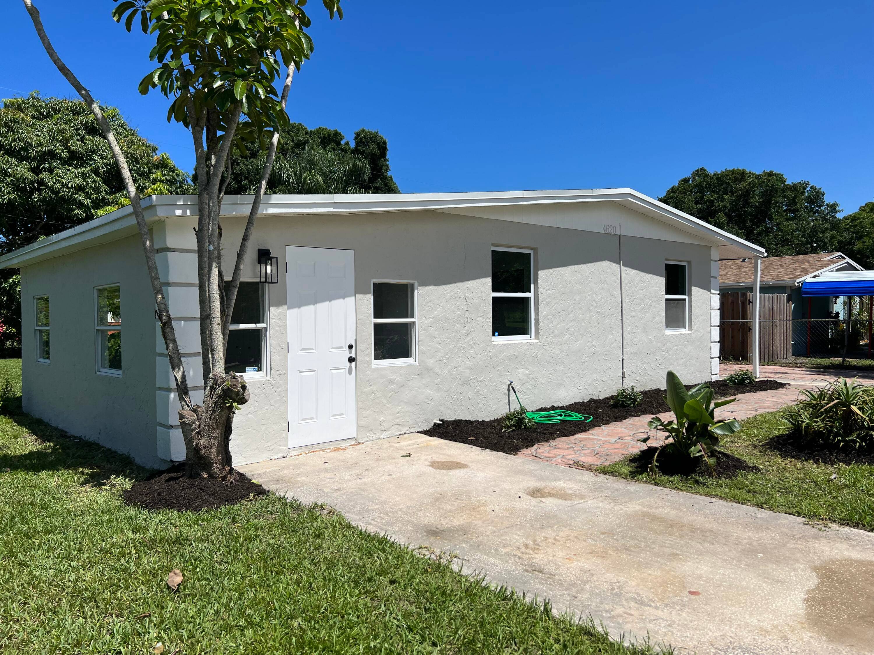 Completely Renovated with an excellent taste, ready to move all new appliances, quiet neighborhood, close to mayor highways and shopping centers, priced to sell quick.