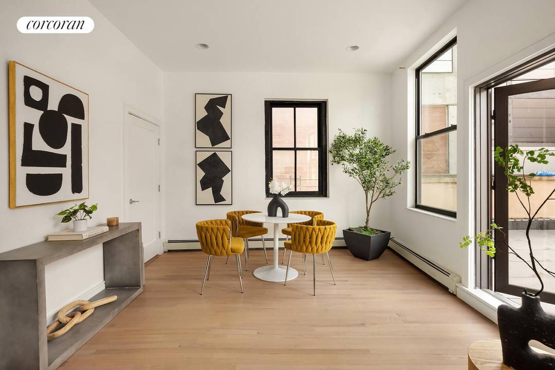 This standout duplex penthouse delivers exceptional indoor outdoor living with nearly equal parts interior space and private terraces.