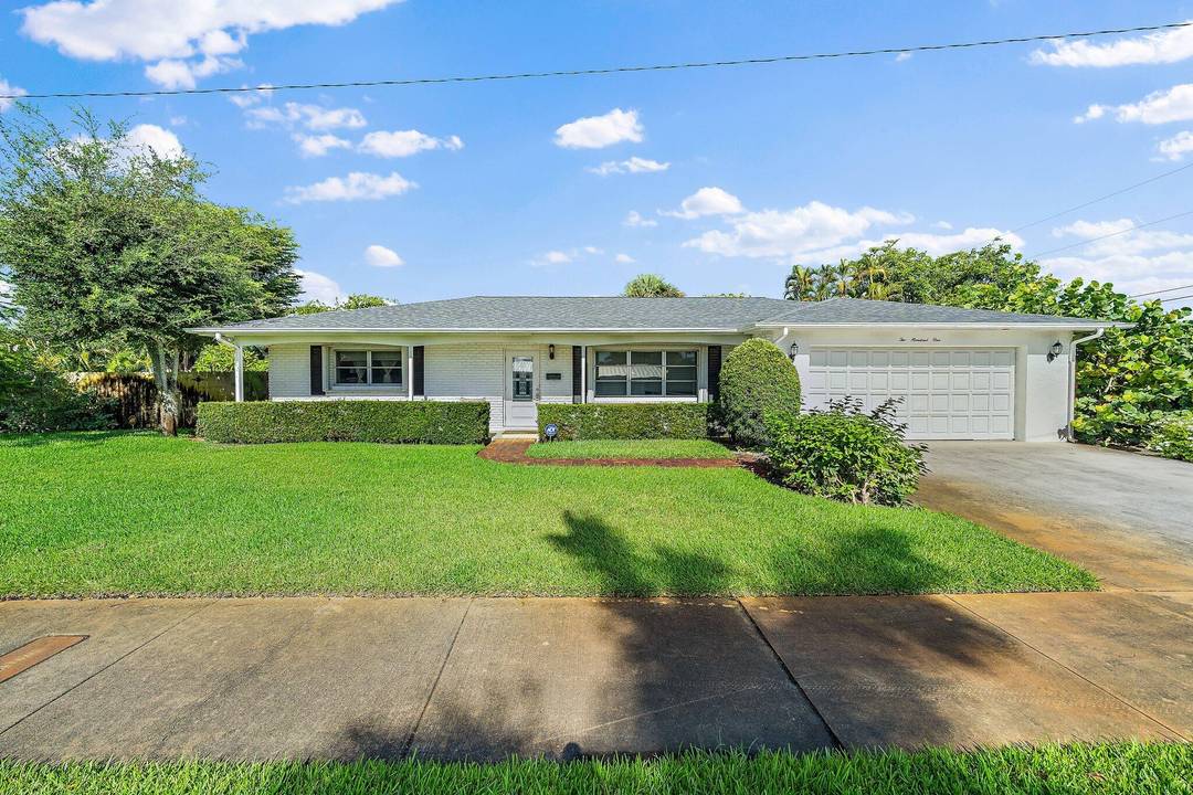 Charming 3 BR ranch style home in the heart of West Palm Beach !