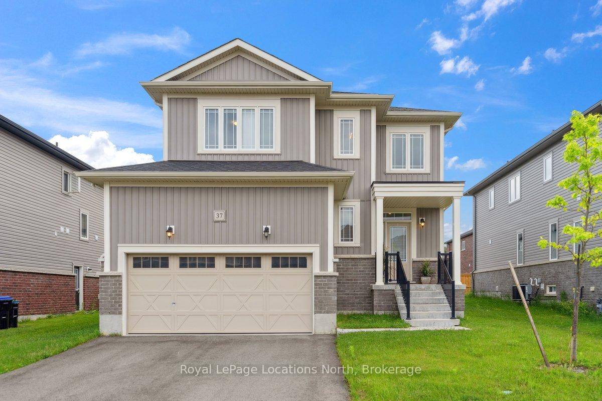 Large Baycliffe Mulberry Home in Wasaga's West End close to Lamont Creek !