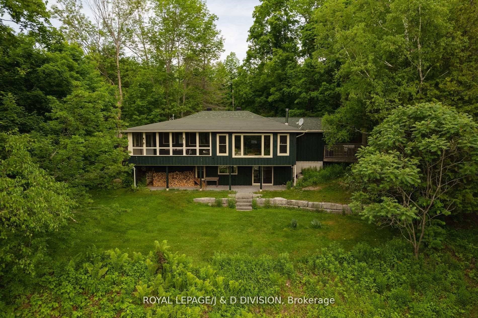 This all season bungalow offers the perfect opportunity for either a year round residence or a seasonal cottage retreat.