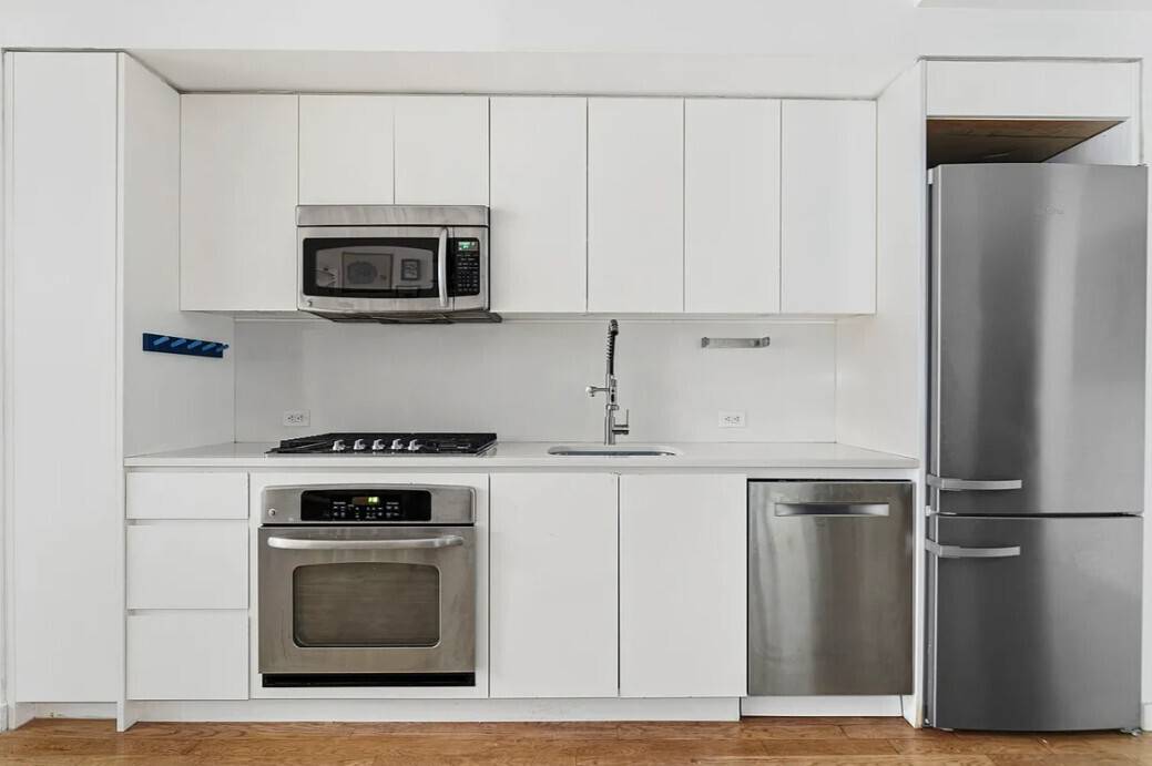 Welcome to Residence 8H at 90 William Street !