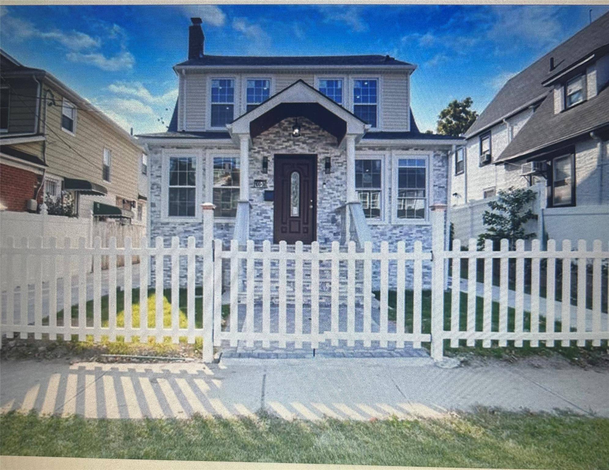 Newly renovated Gorgeous 2nd floor 4 bedrooms 1 full bathroom and 1 half bathroom Apartment in Hollis ready for rent.
