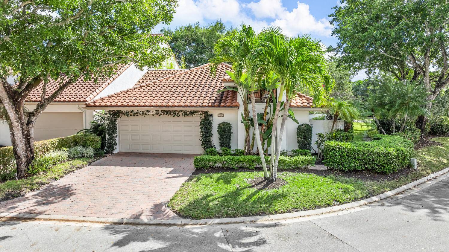 This recently updated 3 bedroom, 3 bathroom home is situated in the exclusive Palm Beach Polo Country Club, within walking distance to the Stallion restaurant and just minutes from the ...
