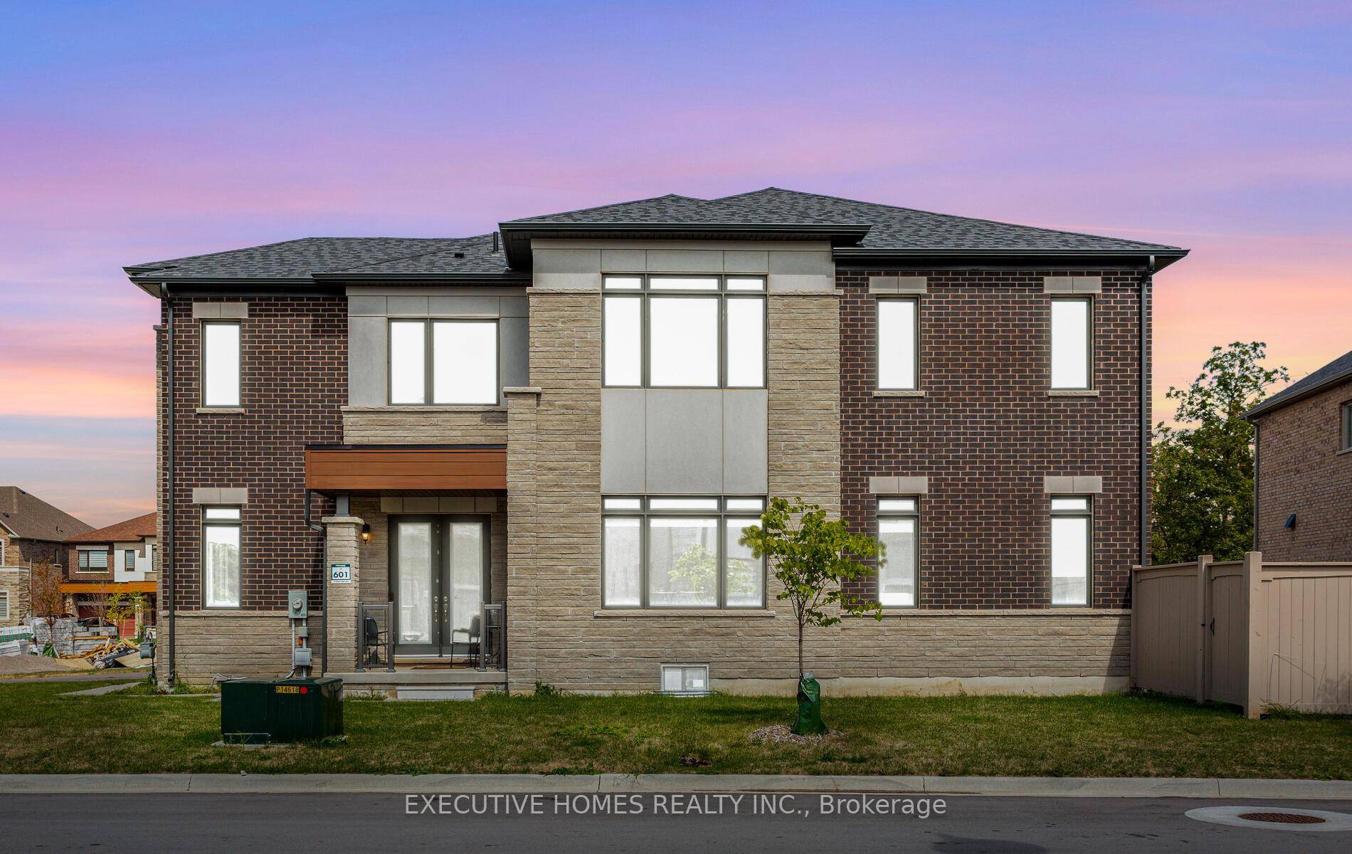 A great opportunity to own this almost brand new, stunning and spacious corner lot having huge Walk Out Basement offers around 4, 000 sq ft of living space.